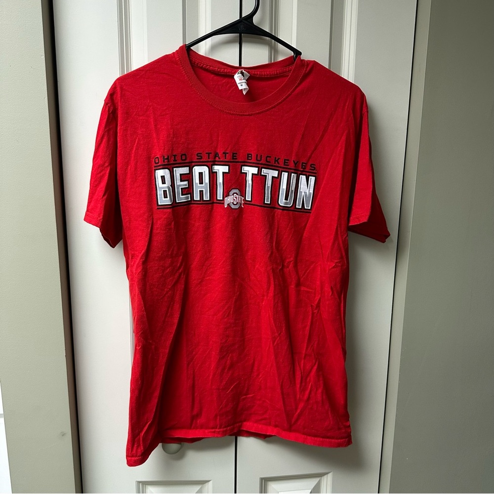 Fruit of the Loom Red Ohio State Buckeyes BEAT TTUN T-Shirt - Medium, Cotton